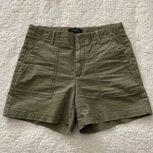 Banana Republic Authentic Chino Shorts Size 2